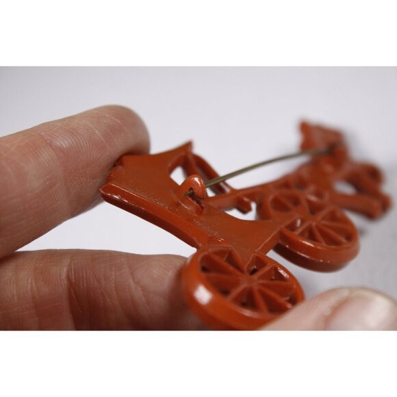 1940s celluloid horse drawn buggy brooch by Nicholas Barbieri pat 133191 - Picture 6 of 8